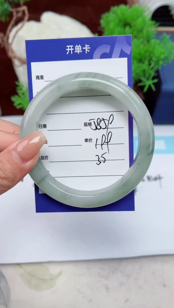 【闪购商品】石英质玉手镯未镶嵌35