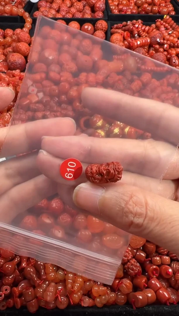 南红玛瑙未镶嵌颈饰1