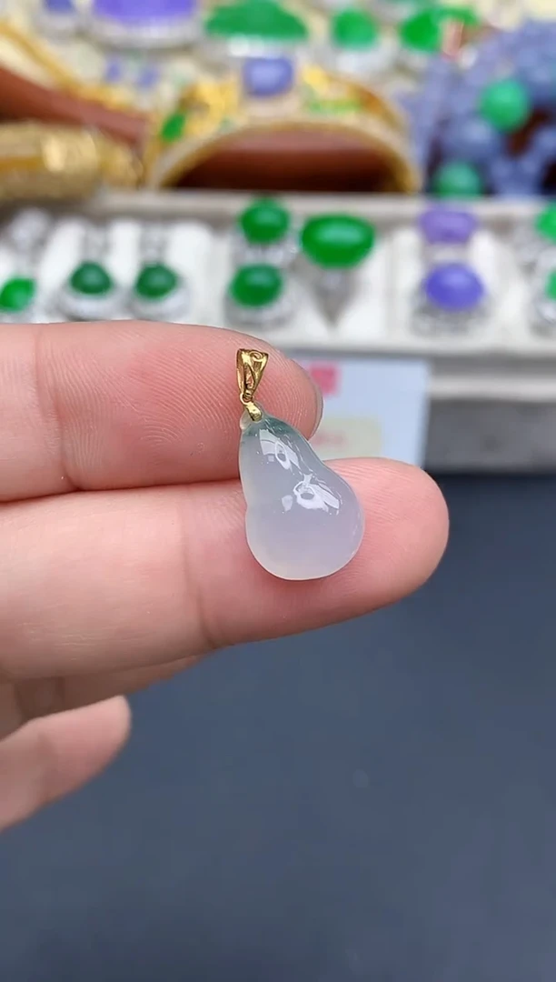 颈饰18K金镶嵌翡翠42-中国好珍宝