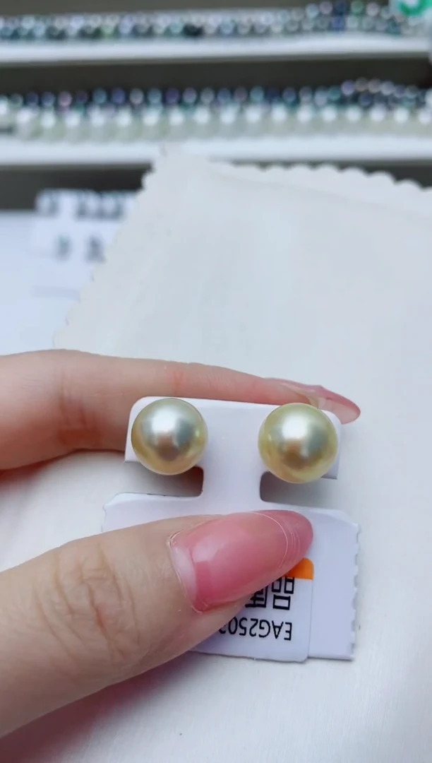 18K金镶嵌耳饰海水珍珠A51