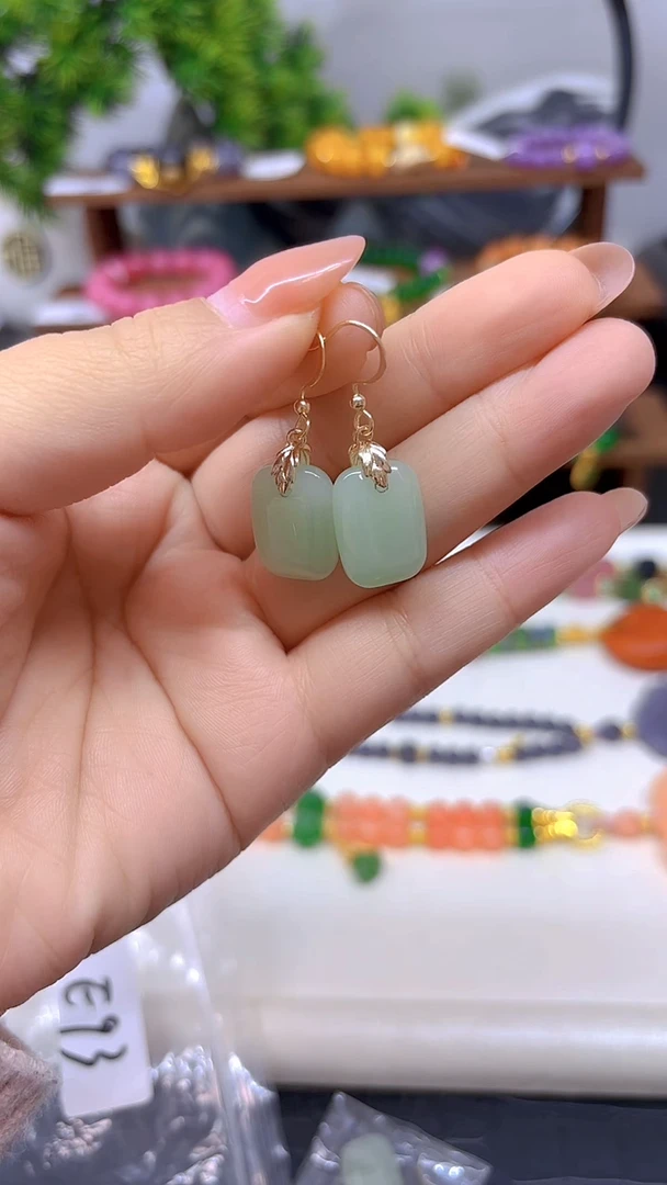 14K金镶嵌和田玉耳饰E93