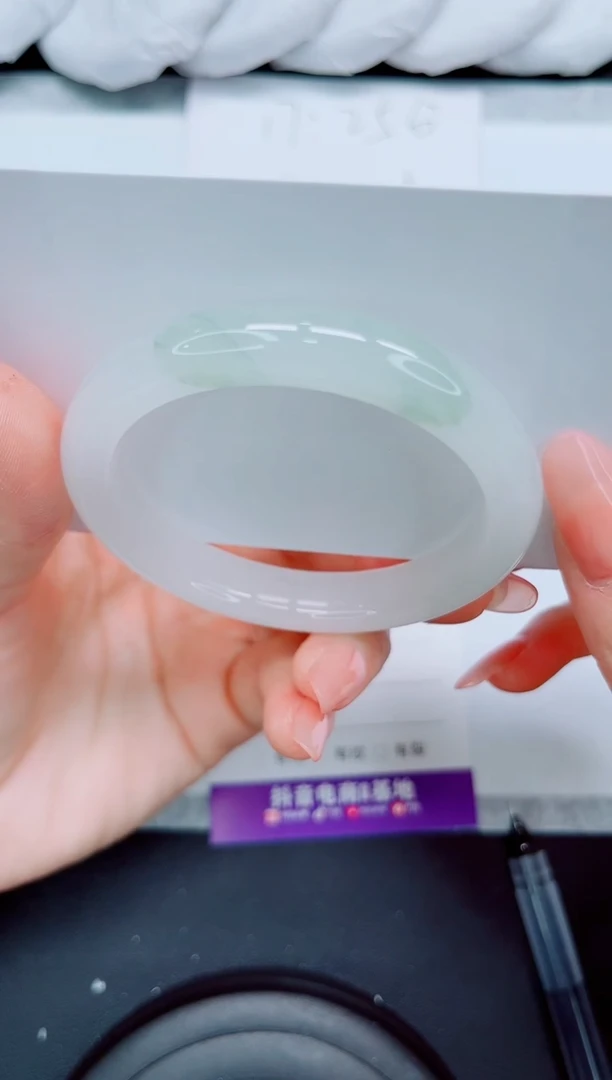 【闪购商品】石英质玉手镯合金158