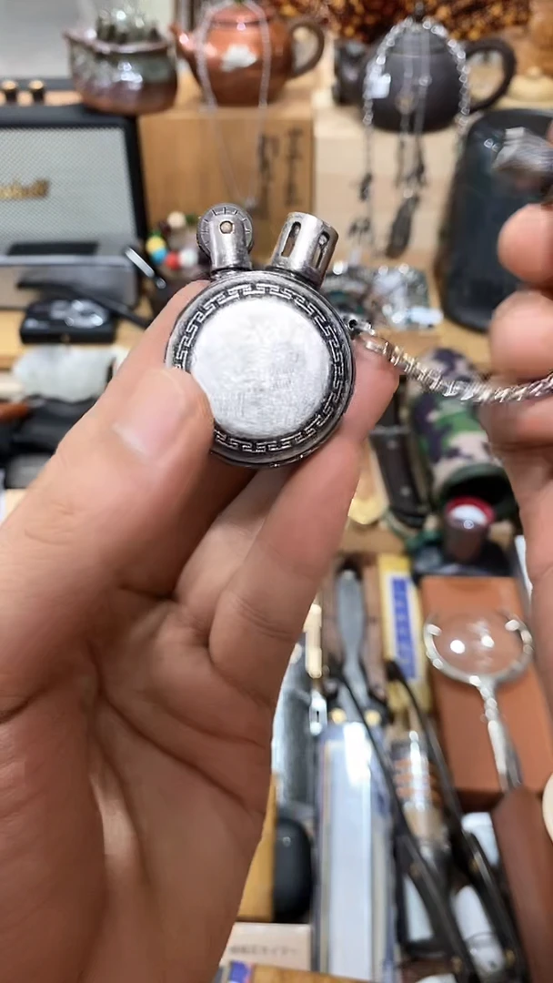 瓷片闪购商品  如图所示