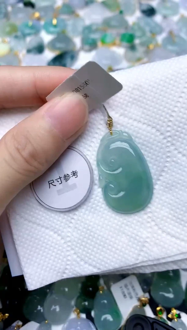 颈饰18K金镶嵌翡翠天然A货翡翠