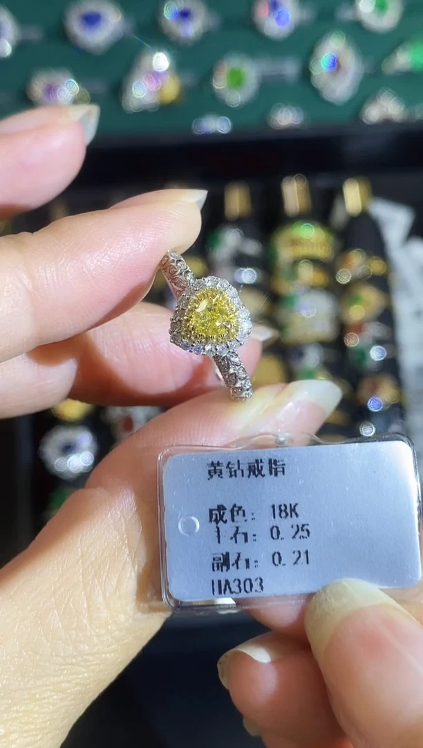 18K金镶嵌戒指钻石00