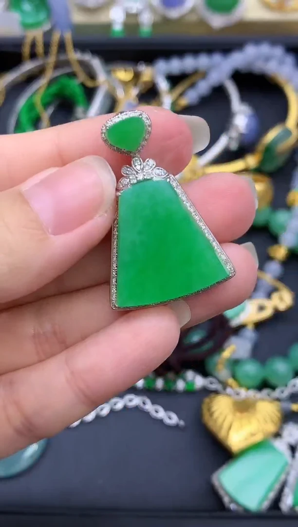 颈饰18K金镶嵌翡翠808-中国好珍宝