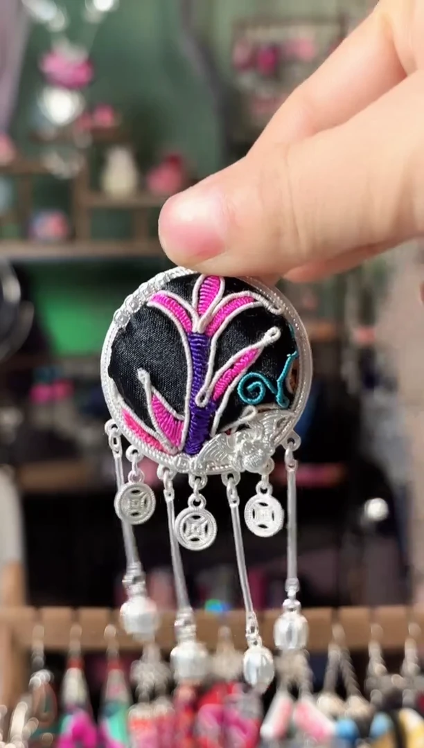 彩云南阁非遗老绣饰品596*