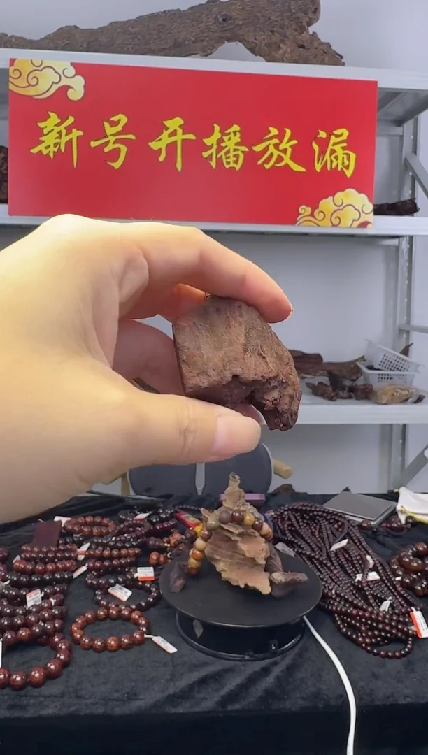 木质类海南红降原料把件16克