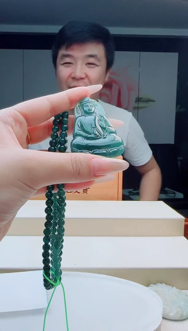 颈饰未镶嵌翡翠多样性发其中一