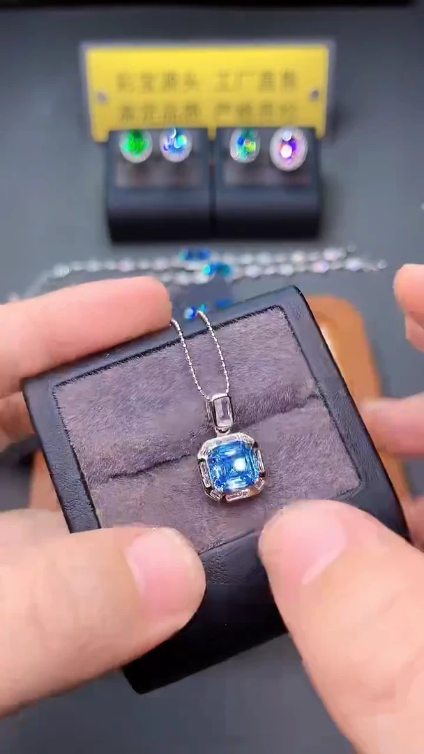 银S925镶嵌颈饰海蓝宝石..