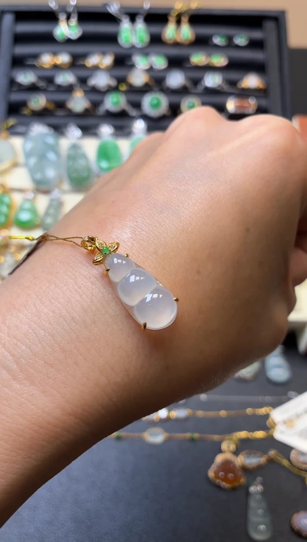 翡翠18K金镶嵌颈饰天然翡翠A货