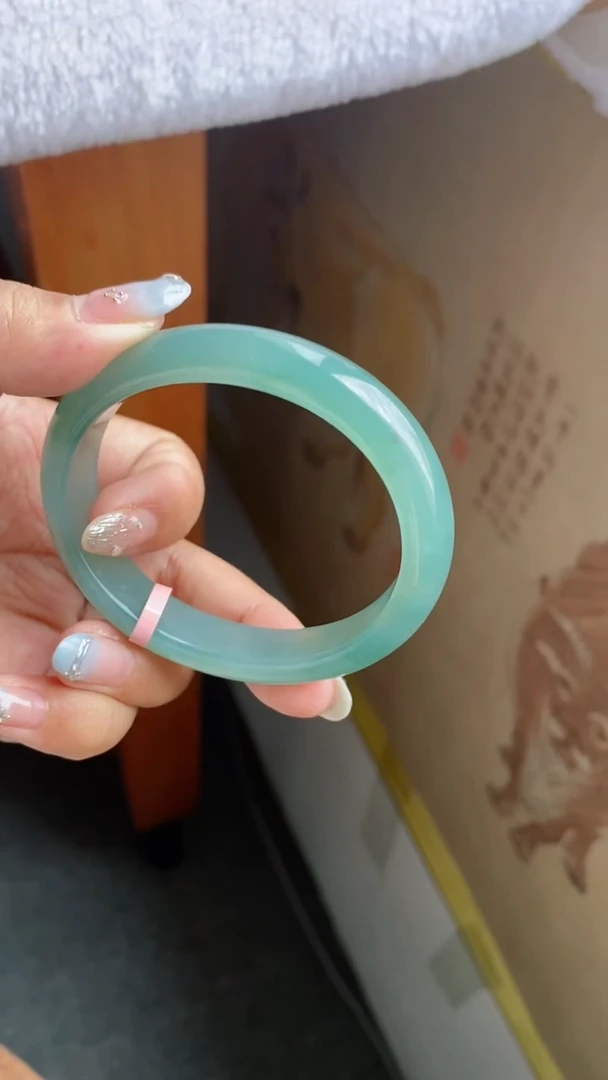 未镶嵌手镯翡翠（冰透胶海蓝之谜色）贵妃19号