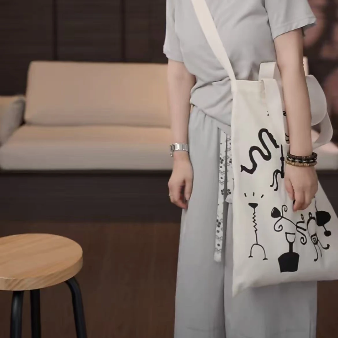 G26-158经典韩时尚休闲百搭款日系印花帆布包包