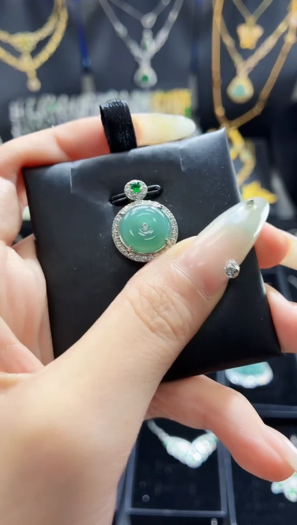 翡翠未镶嵌吊坠(不含链)天然翡翠a货 多样性发其一