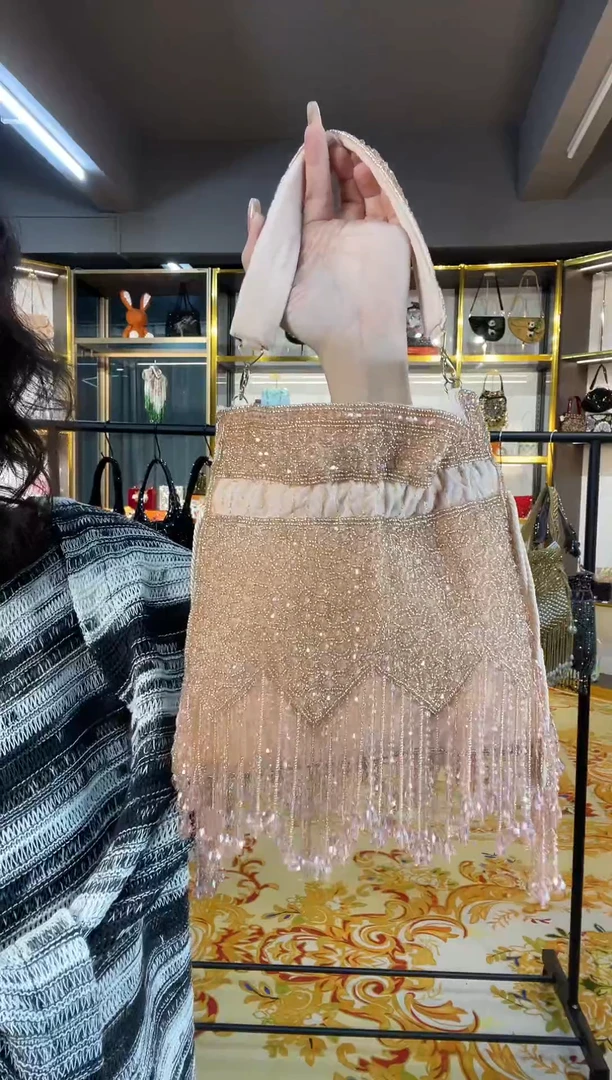 织物重工串珠手提直播间女神专拍