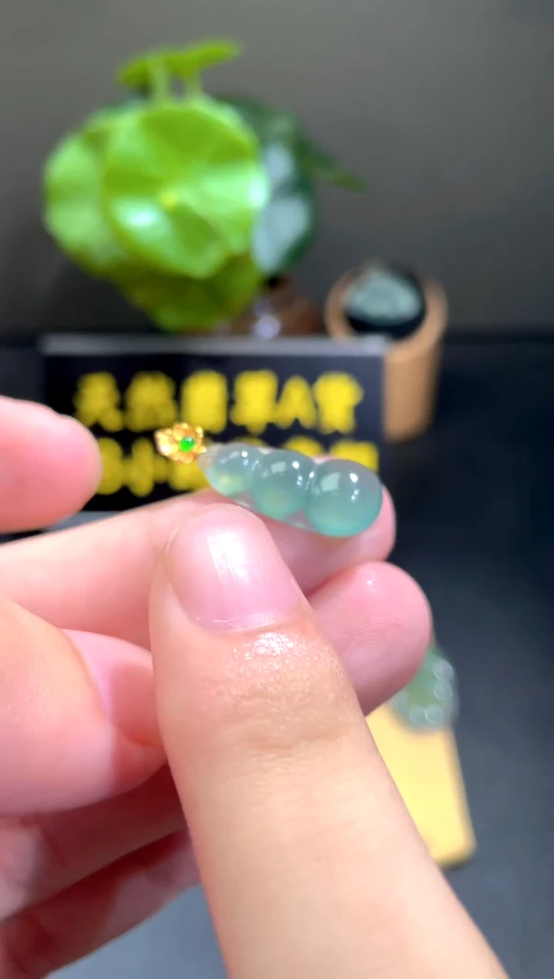 颈饰18K金镶嵌翡翠翡翠A货