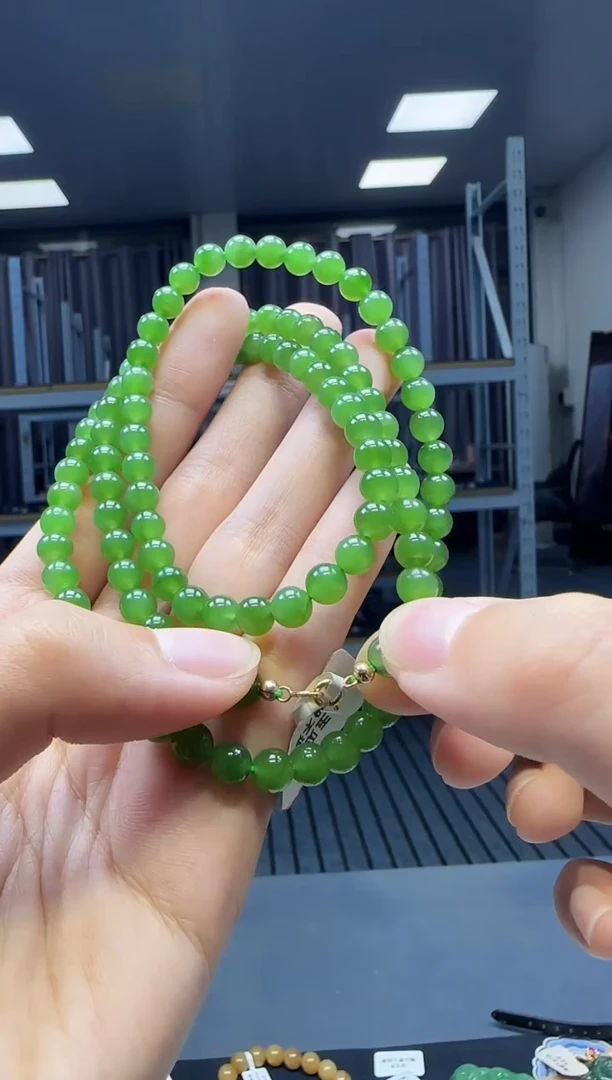 18K金镶嵌和田玉挂件1