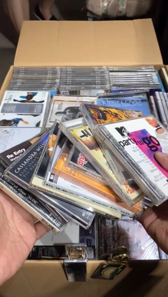 8新中古商品，瑕疵品，不保好坏。091