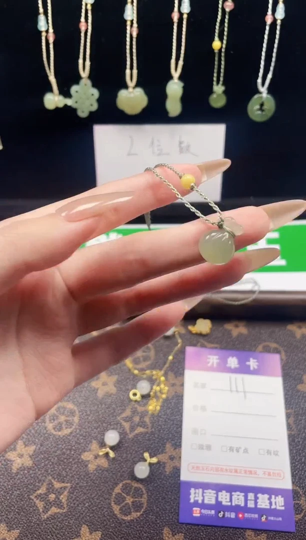 吊坠(不含链)未镶嵌和田玉111-