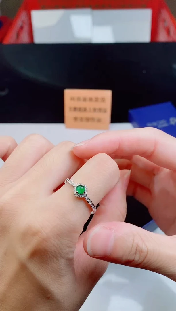 颈饰未镶嵌翡翠    ·