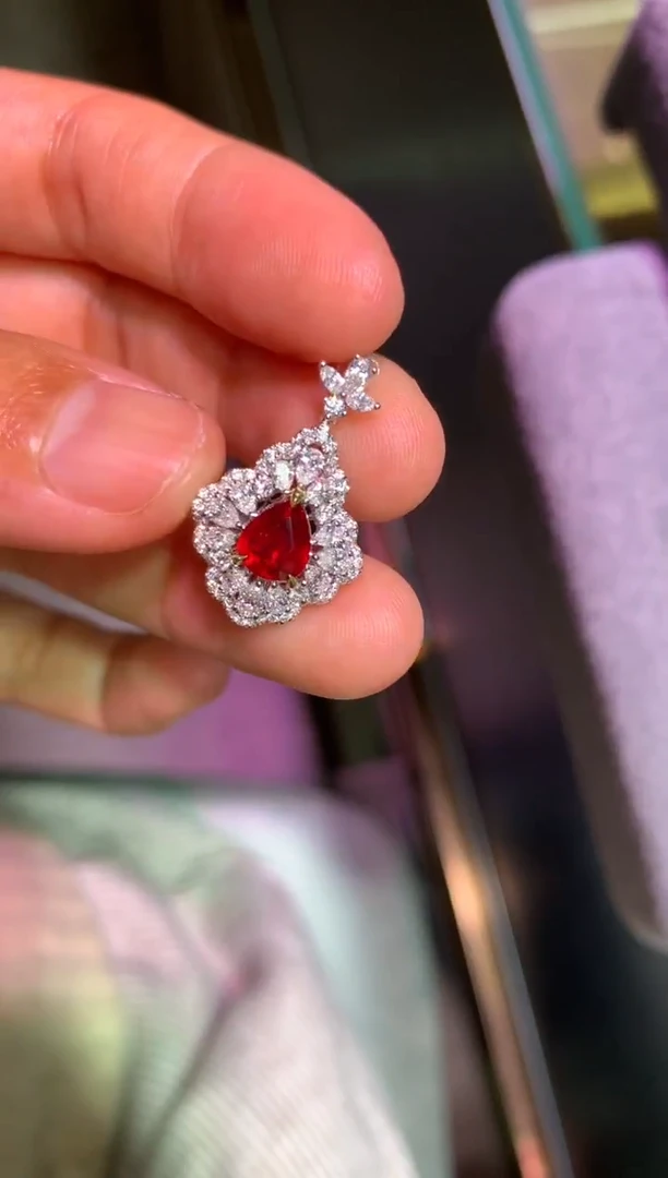 吊坠(不含链)18K金镶嵌红宝石1.21ct