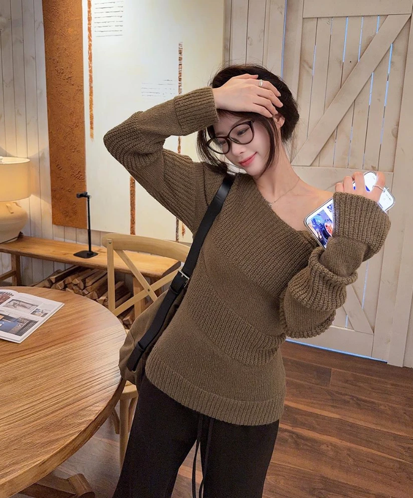 韩系温柔风纯色斜领长袖针织衫女装秋季新款时尚气质慵懒百搭上衣