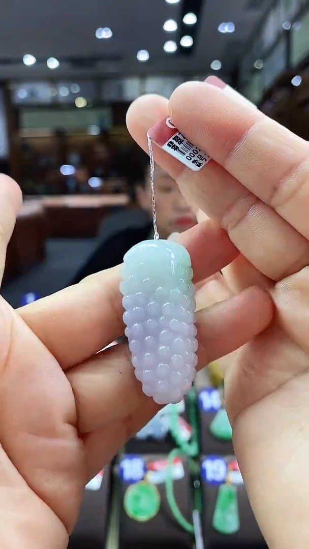 翡翠未镶嵌颈饰玉米