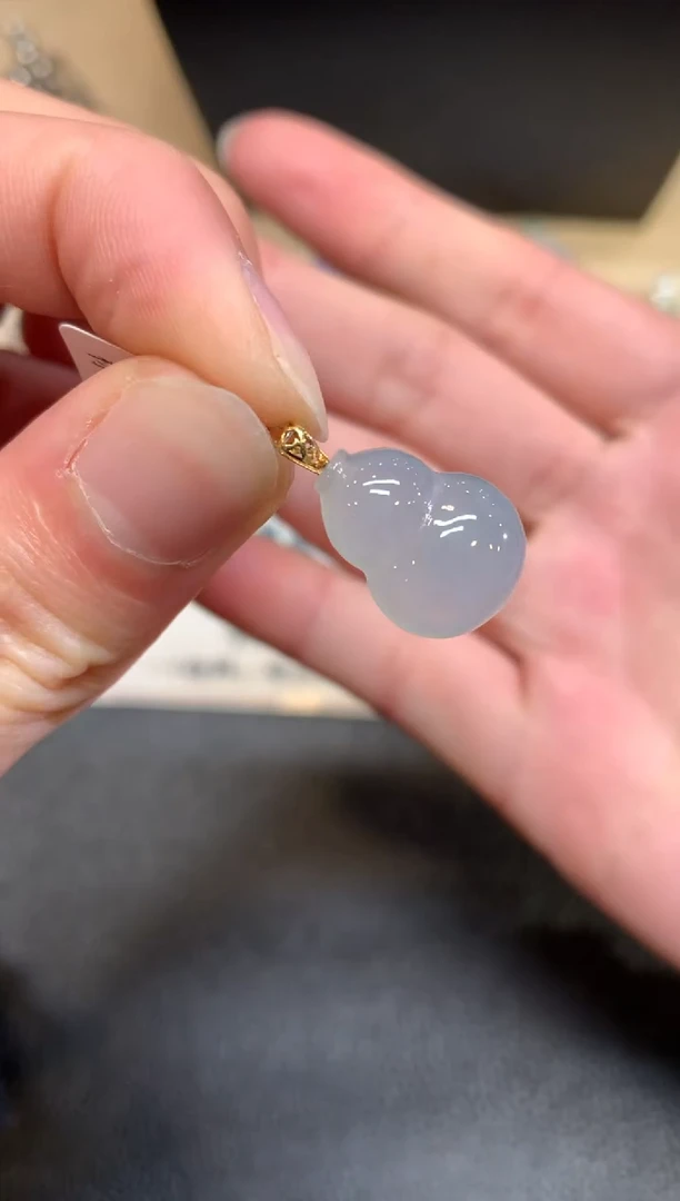 【闪购商品】翡翠颈饰18K金镶嵌葫芦【无服务费】