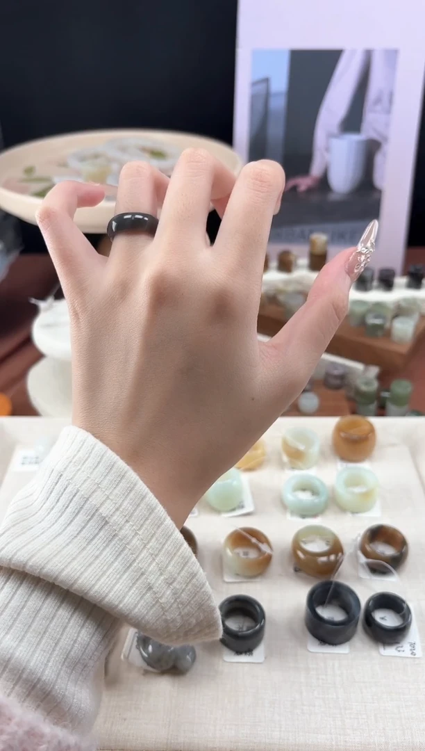 未镶嵌戒指和田玉（糖玉）10圈 青花