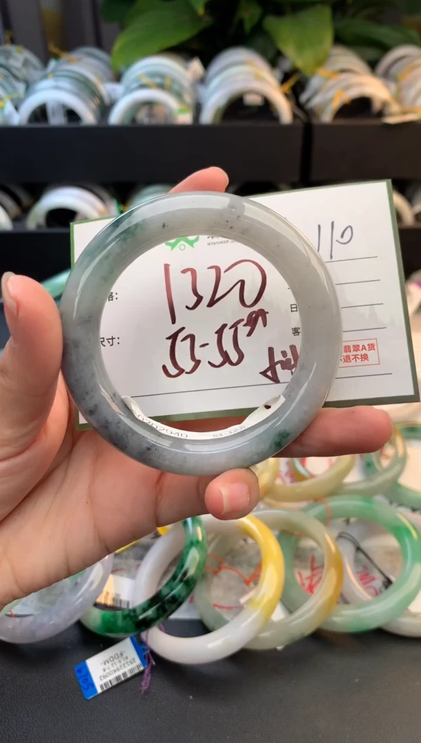 未镶嵌定制翡翠毛货需精细抛光+多人