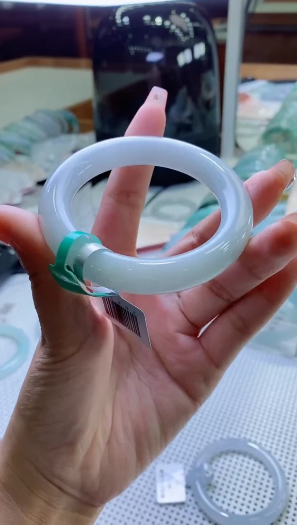 未镶嵌手镯翡翠圆条56圈口，4008