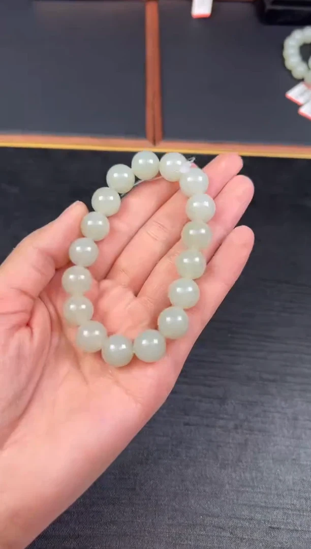 【闪购商品】和田玉手串未镶嵌且末微色差近矿卡12