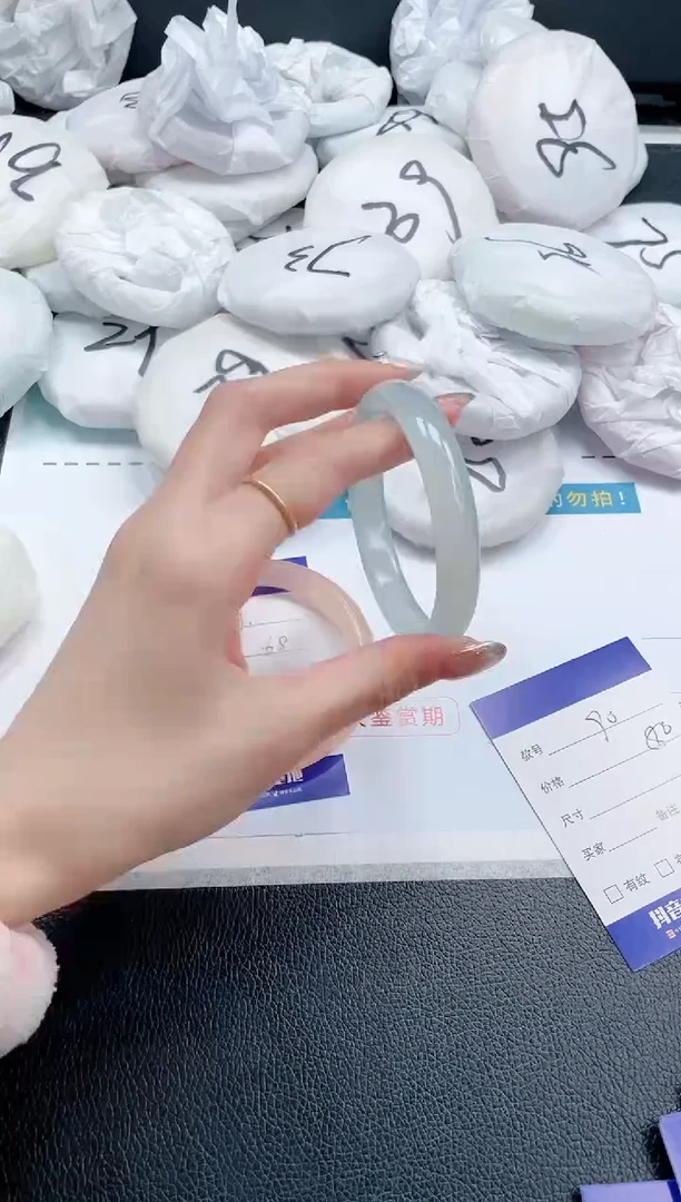 【闪购商品】石英质玉手镯未镶嵌24J90-58