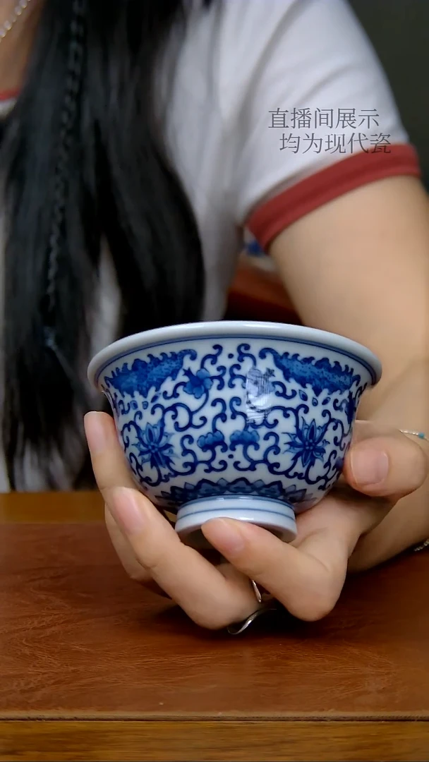 陶瓷缠枝蝙蝠压手杯（柴窑）