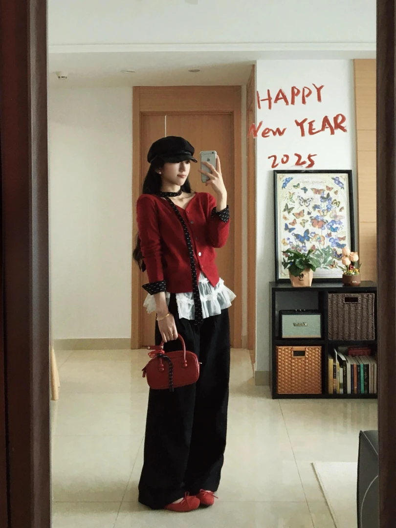 秋冬搭配一整套法式温柔假两件红色V领针织开衫搭配休闲裤两件套