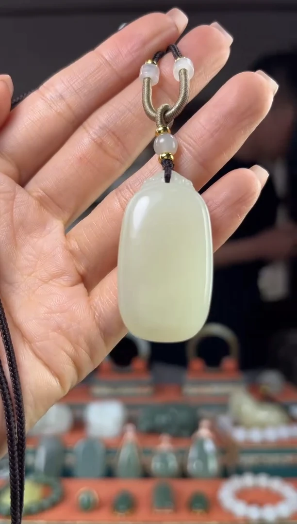 和田玉未镶嵌颈饰佩佩