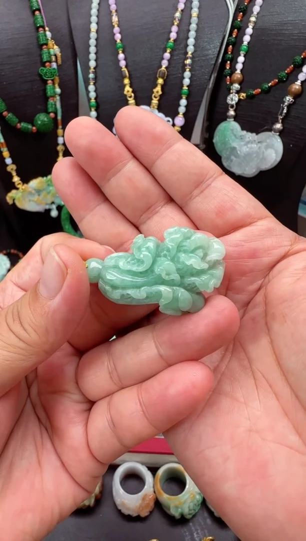 颈饰未镶嵌翡翠吊坠