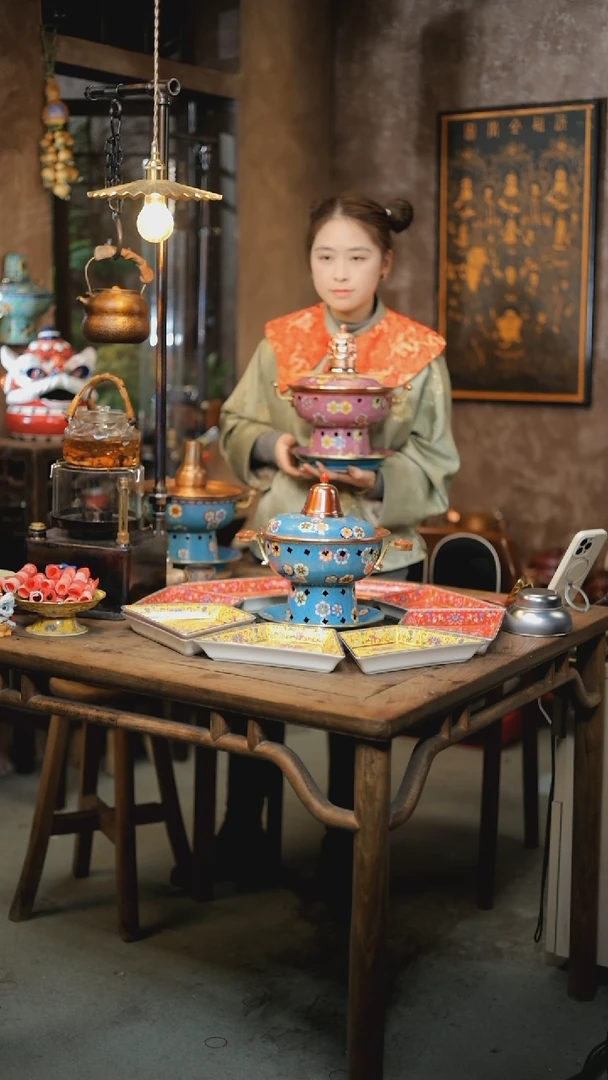 【闪购商品】故宫款红底皮球花（发样品哦）