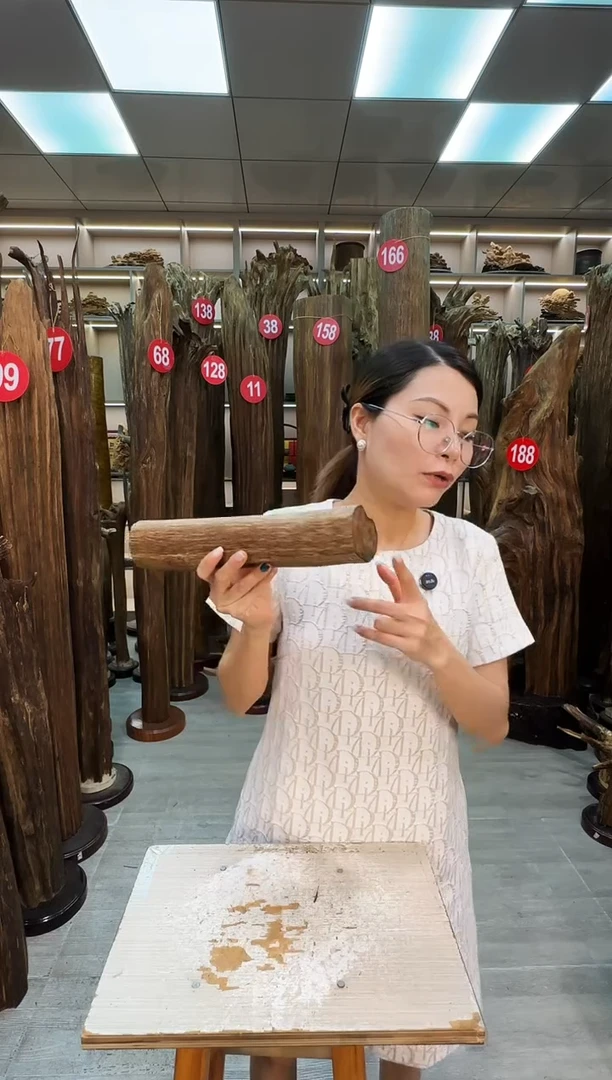 沉香碎屑沉香沉香原料摆件工艺品一百元以上带底座