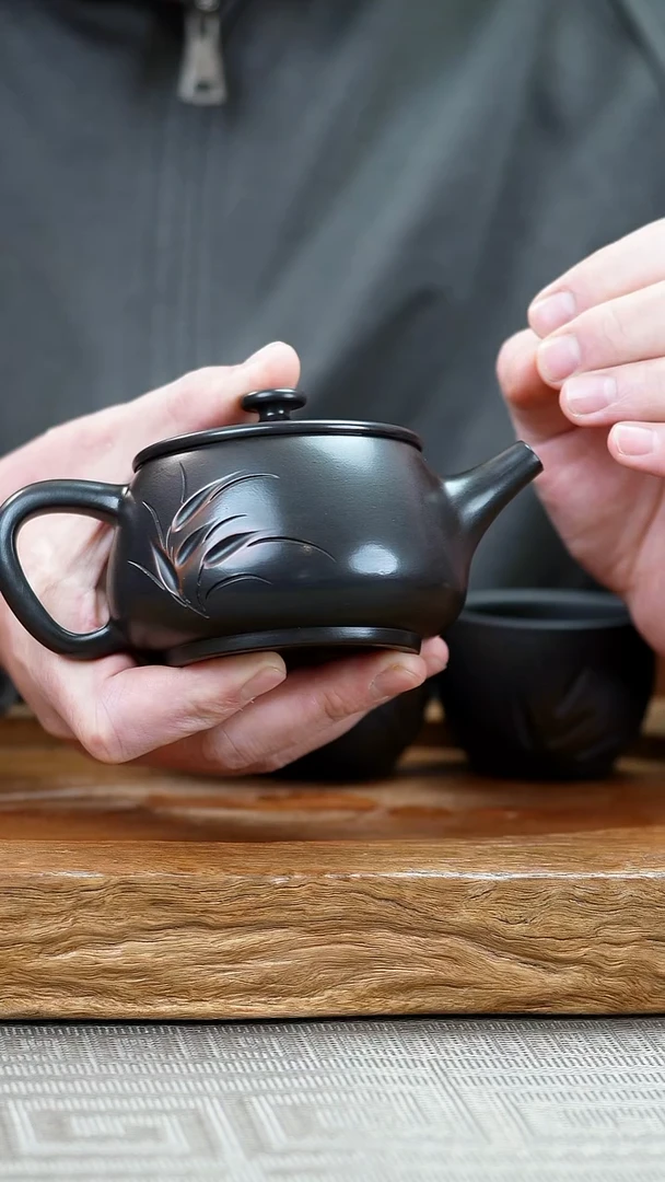 黄*松200竹子壶1个，单壶。