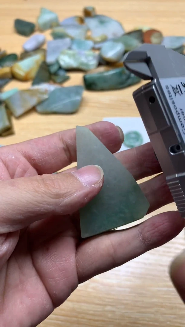 【闪购商品】翡翠颈饰未镶嵌天然翡翠A货