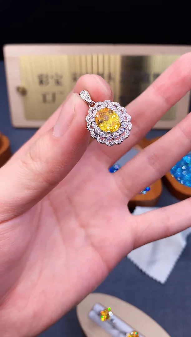 银S925镶嵌颈饰碧玺.........