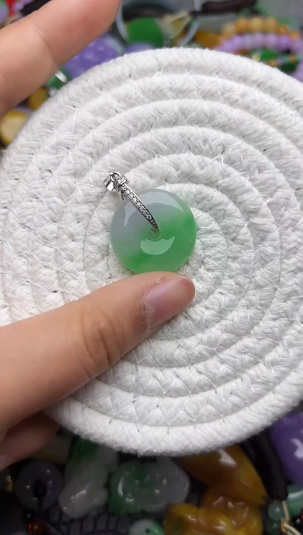 颈饰未镶嵌翡翠缅甸翡翠吊坠
