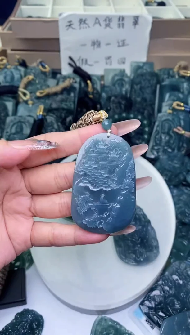 颈饰未镶嵌翡翠