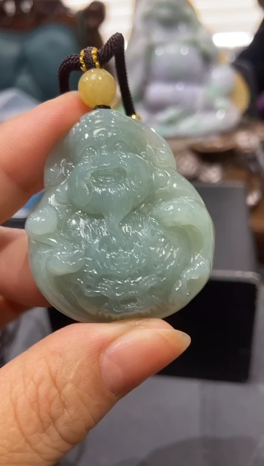 颈饰未镶嵌翡翠为**魅吊坠