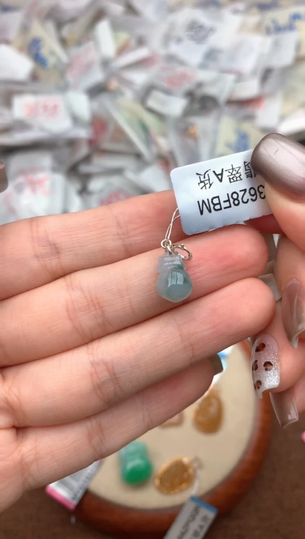 未镶嵌挂件翡翠—