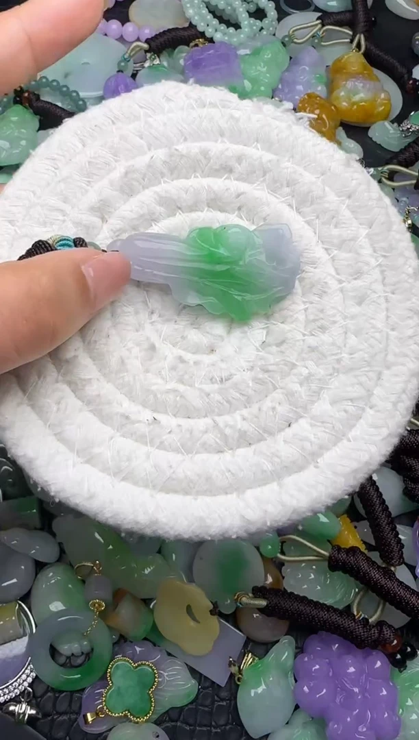 颈饰未镶嵌翡翠缅甸翡翠吊坠