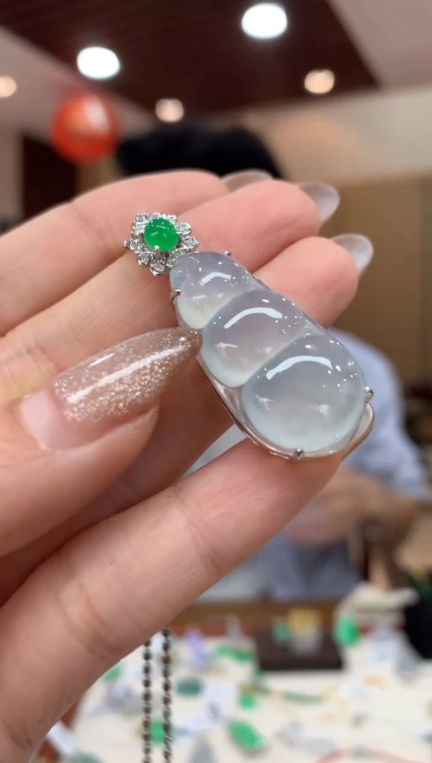 吊坠(不含链)18K金镶嵌翡翠豆子