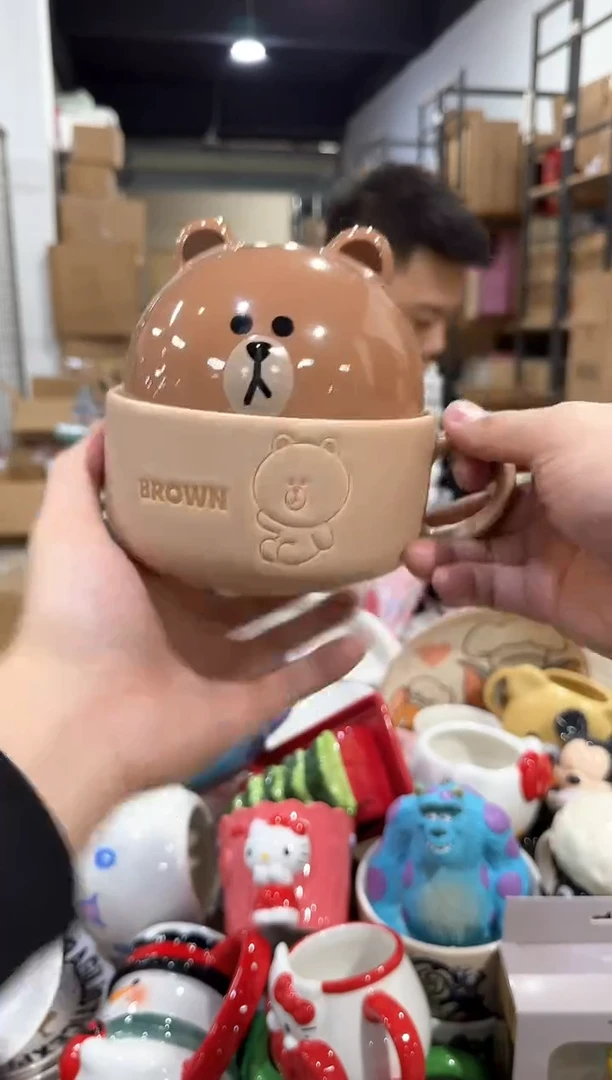 瓷片布朗熊带盖杯