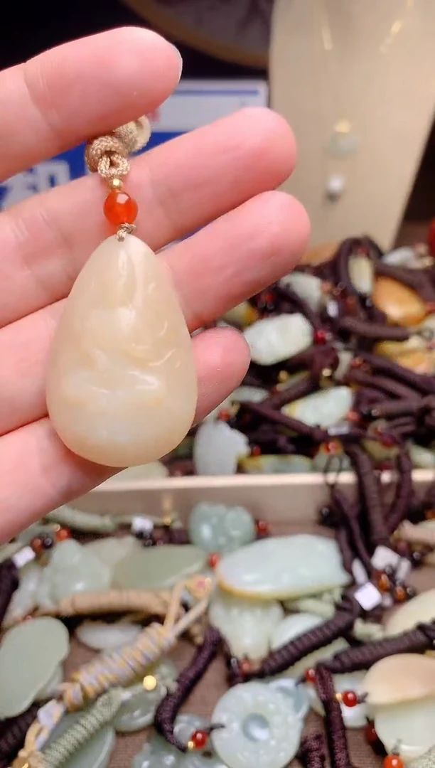 和田玉未镶嵌颈饰1